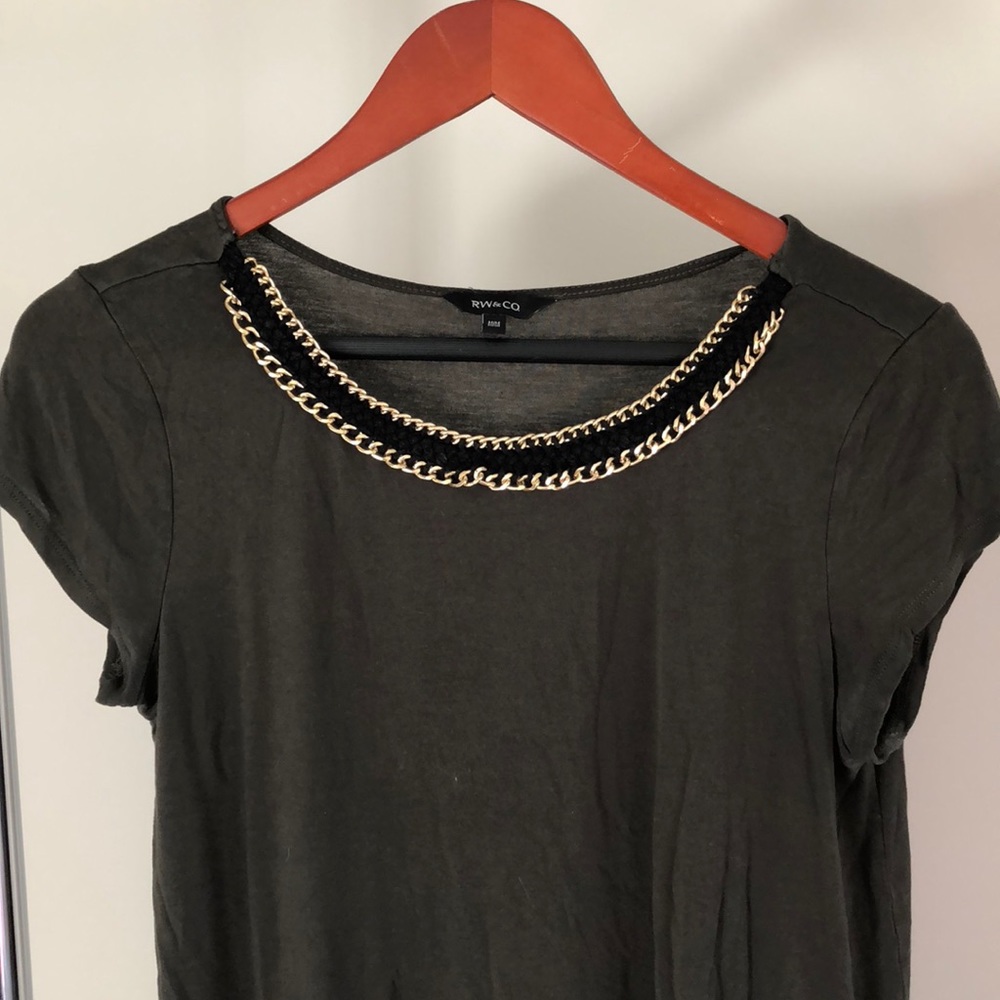 ⛓Army Green Tee W/Gold Chain Link Collar